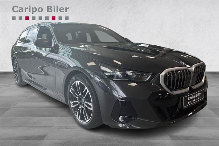 Grå BMW i5 fra 2025 set udefra