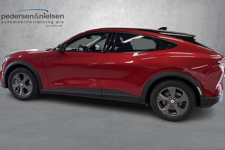 Rød Ford Mustang Mach-E fra 2024