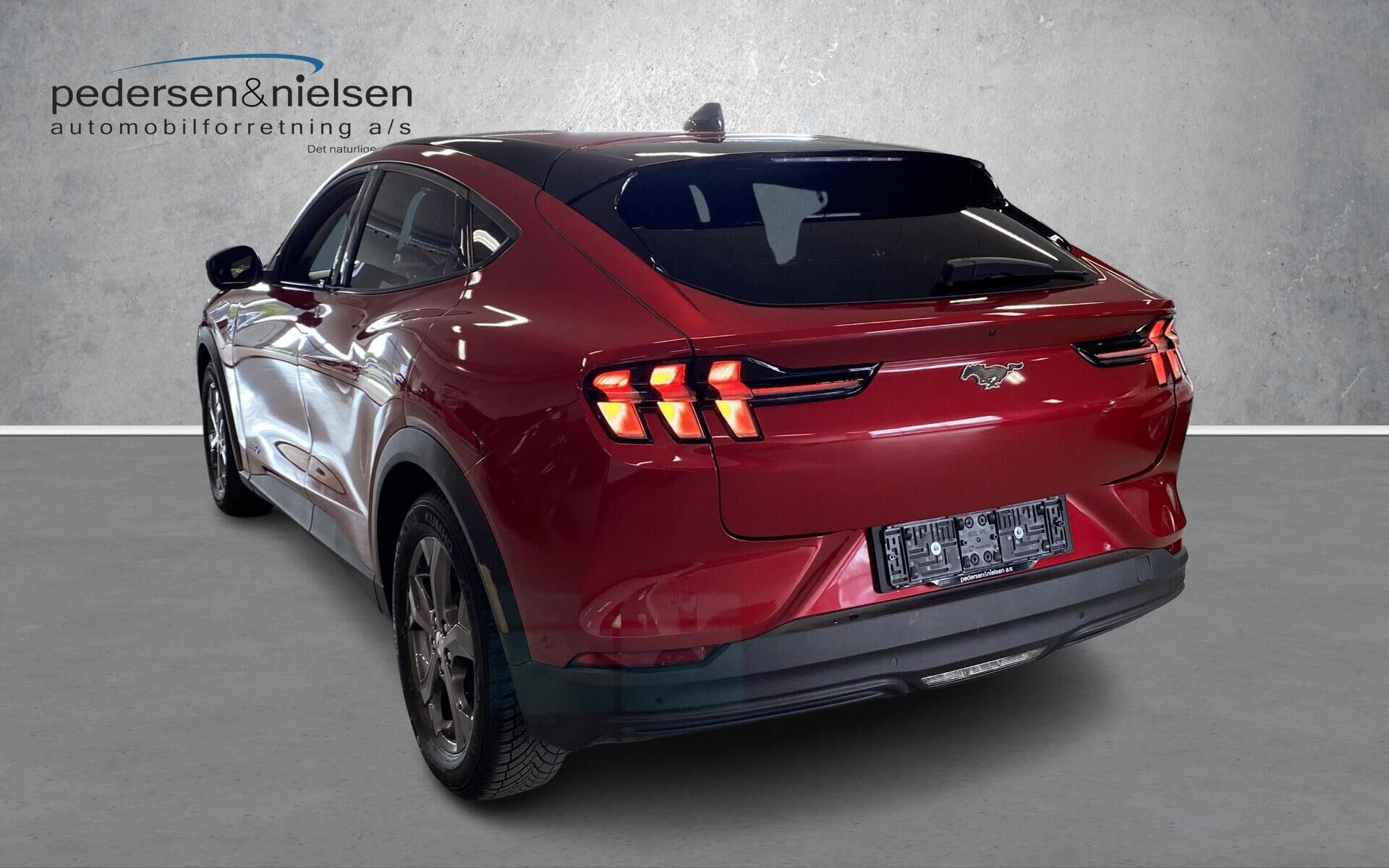 Rød Ford Mustang Mach-E fra 2024
