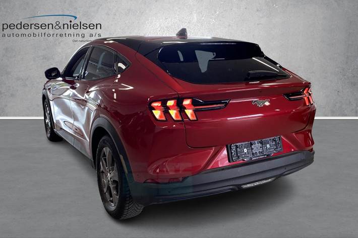 Rød Ford Mustang Mach-E fra 2024