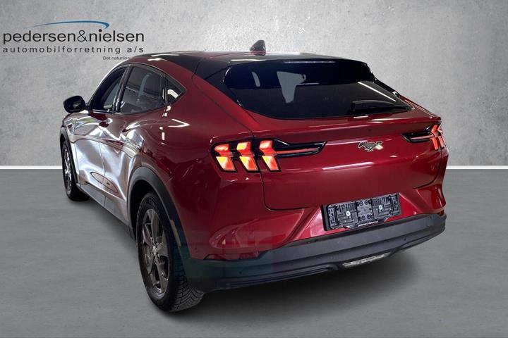 Rød Ford Mustang Mach-E fra 2024