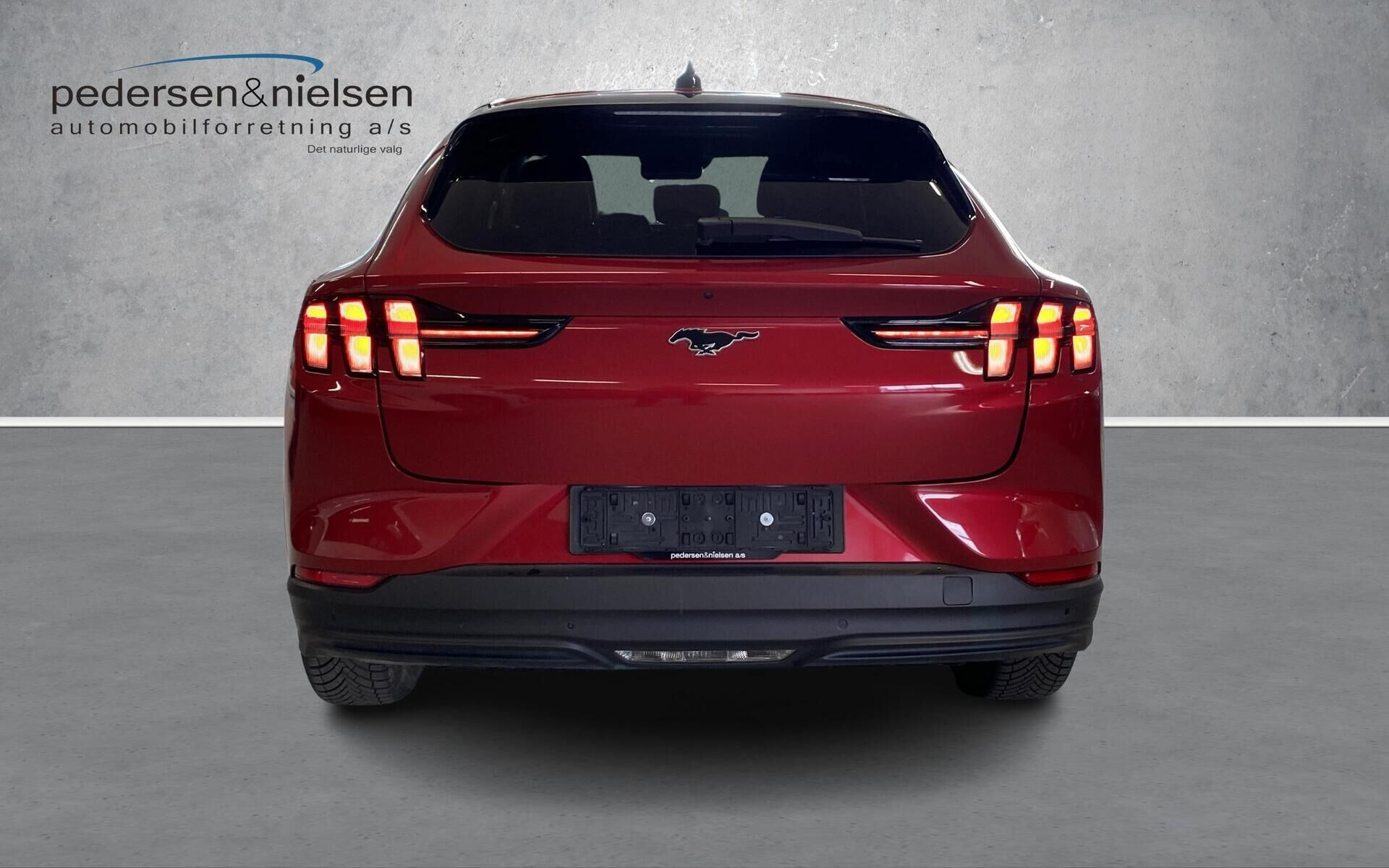 Rød Ford Mustang Mach-E fra 2024