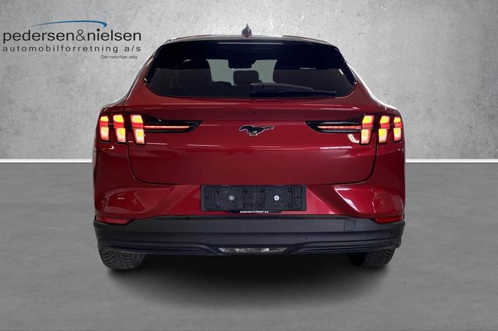 Rød Ford Mustang Mach-E fra 2024