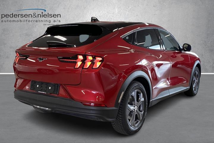 Rød Ford Mustang Mach-E fra 2024