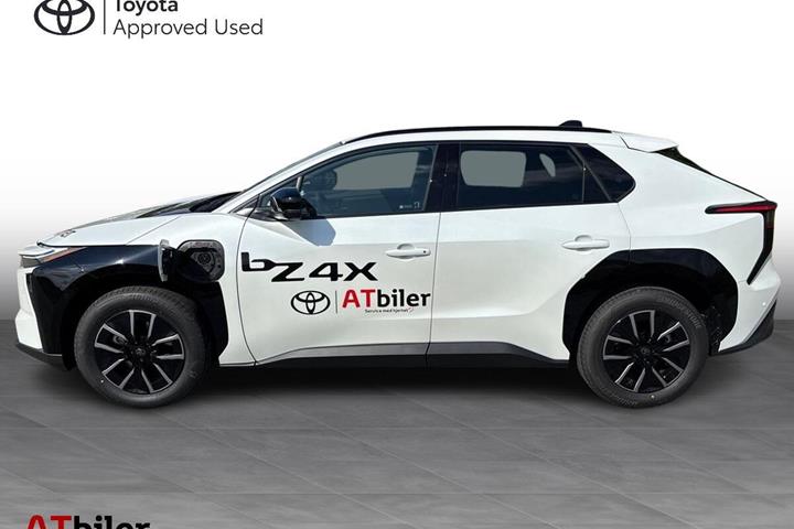 Hvid Toyota BZ4X fra 2026