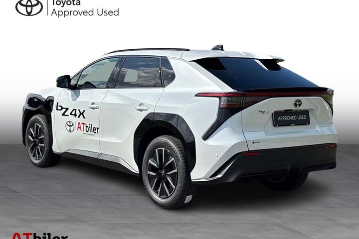 Hvid Toyota BZ4X fra 2026