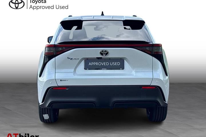 Hvid Toyota BZ4X fra 2026