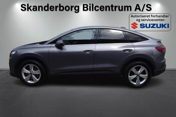 Grå Audi Q4 fra 2023