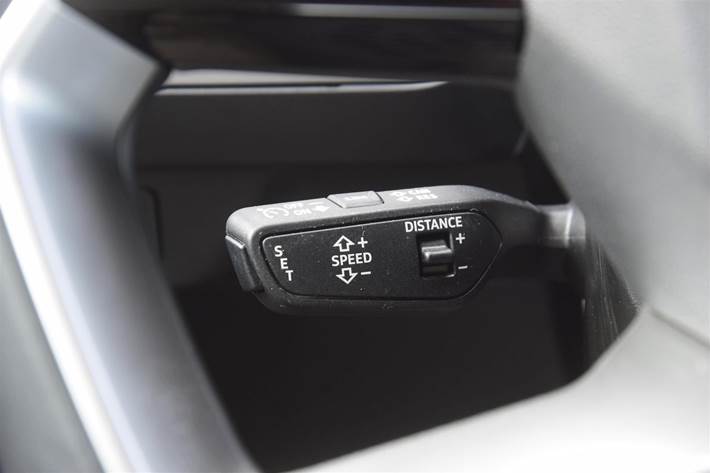 Grå Audi Q4 fra 2023