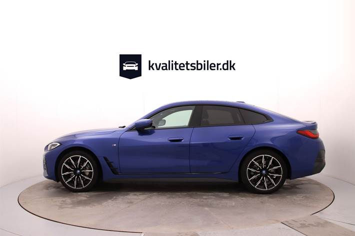 Blå BMW i4 fra 2023