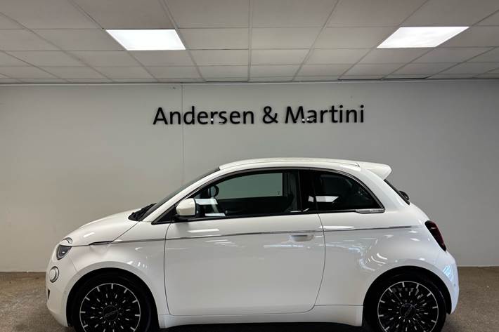 Hvid Fiat 500e fra 2023