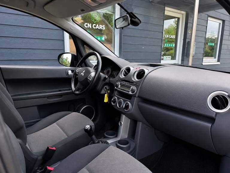 Mitsubishi Colt 1,3 ClearT Intense CP 95HK 3d
