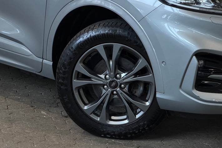 Grå Ford Kuga fra 2022