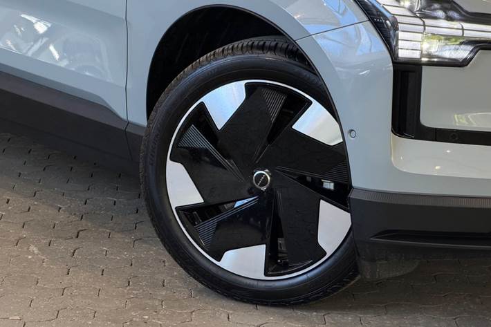 Grå Volvo EX30 fra 2025