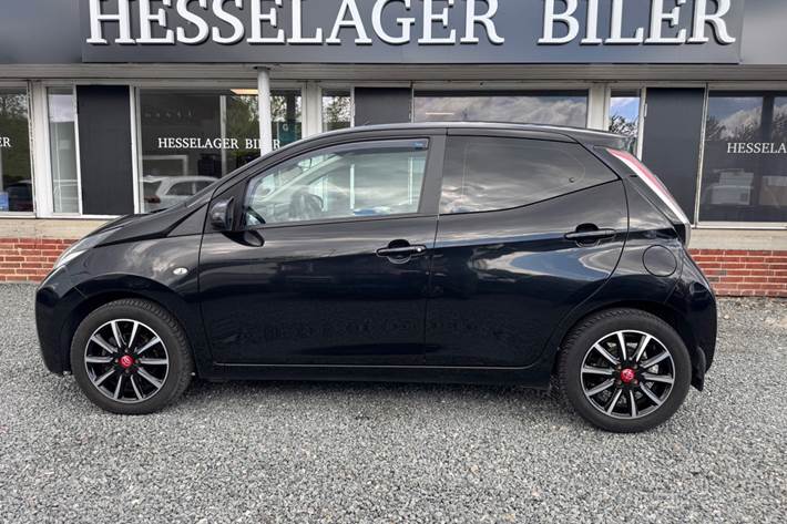 Sort Toyota Aygo fra 2015