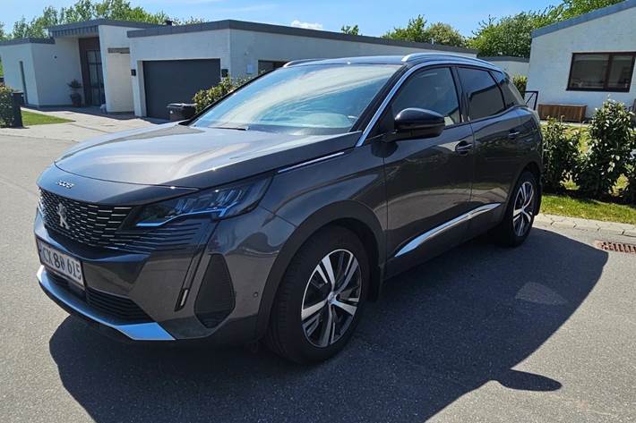 Grå Peugeot 3008 fra 2020