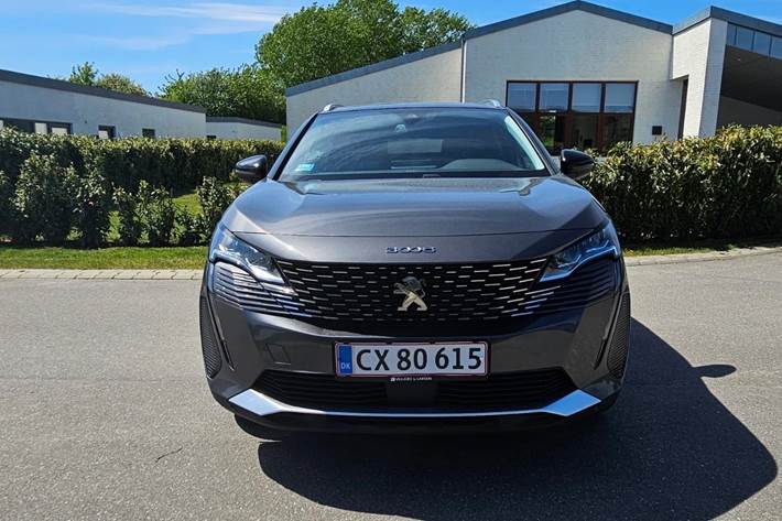 Grå Peugeot 3008 fra 2020