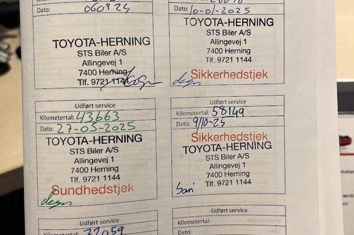 Hvid Toyota BZ4X fra 2024