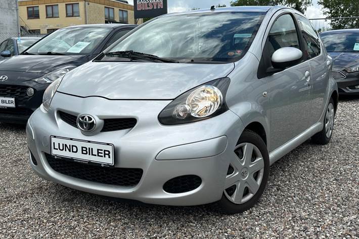 Sølv Toyota Aygo fra 2010