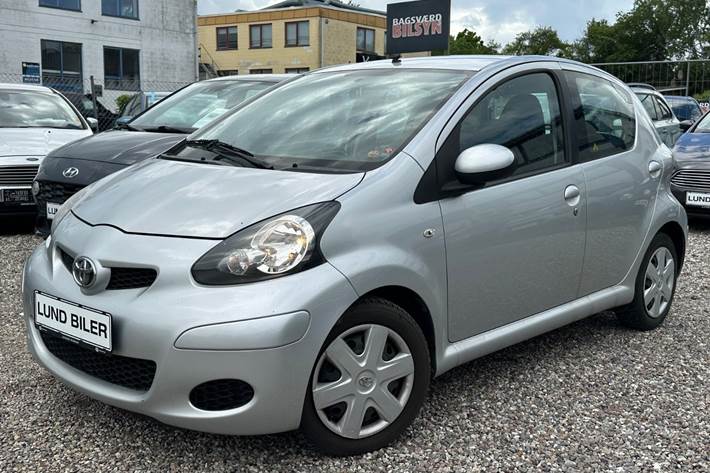 Sølv Toyota Aygo fra 2010