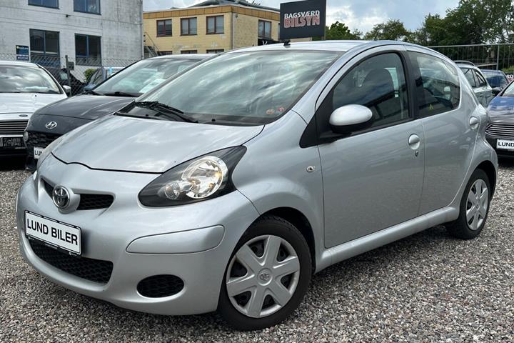 Sølv Toyota Aygo fra 2010