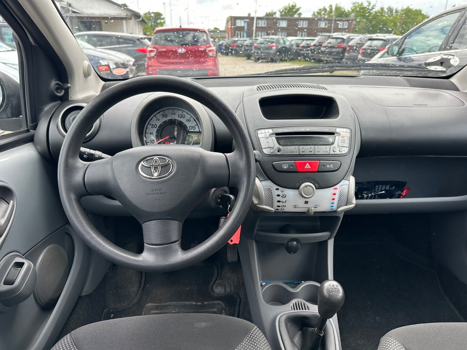 Sølv Toyota Aygo fra 2010