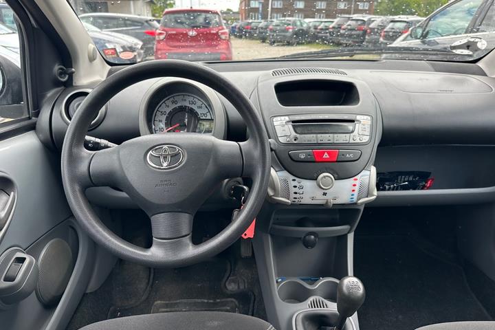 Sølv Toyota Aygo fra 2010