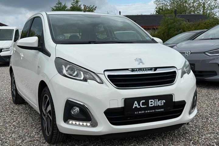 Hvid Peugeot 108 fra 2016 set udefra