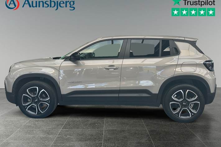 Beige Jeep Avenger fra 2025