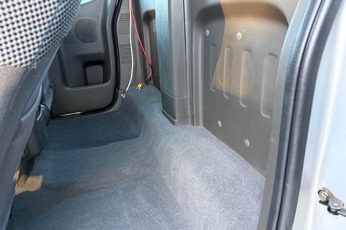 Sølv Nissan Navara fra 2008