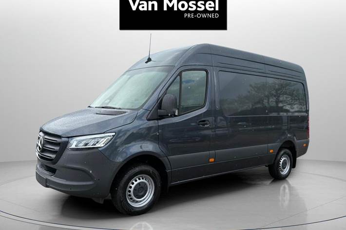 Grå Mercedes Sprinter 319 fra 2026