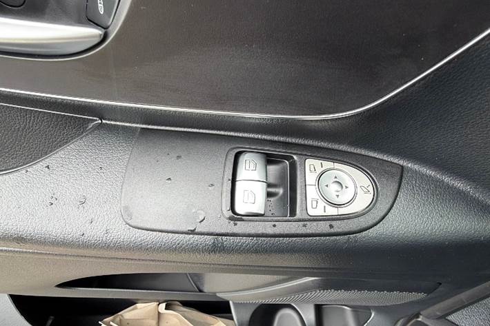 Sort Mercedes Vito 119 fra 2026