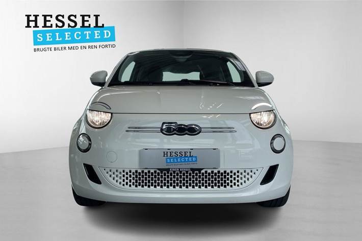 Hvid Fiat 500e fra 2023