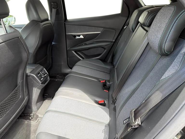 Peugeot 3008 1,5 BlueHDi First Selection EAT8