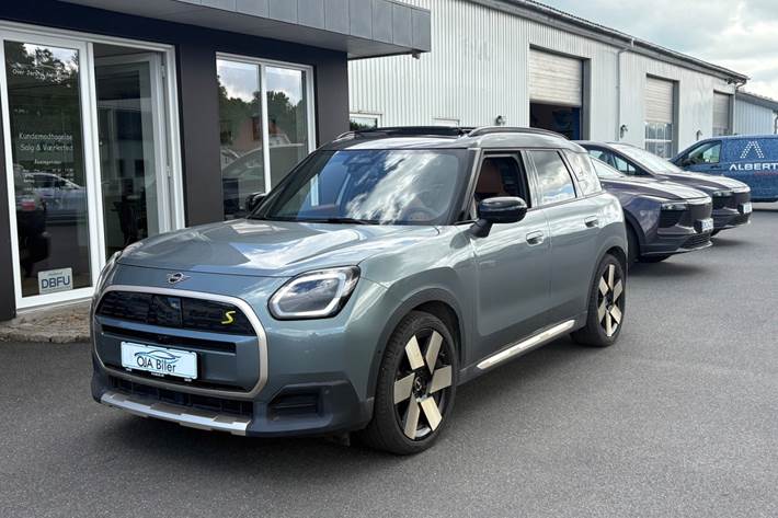 Grøn Mini Countryman SE fra 2024