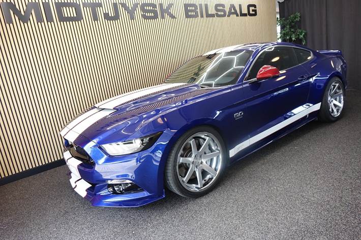 Blå Ford Mustang fra 2015