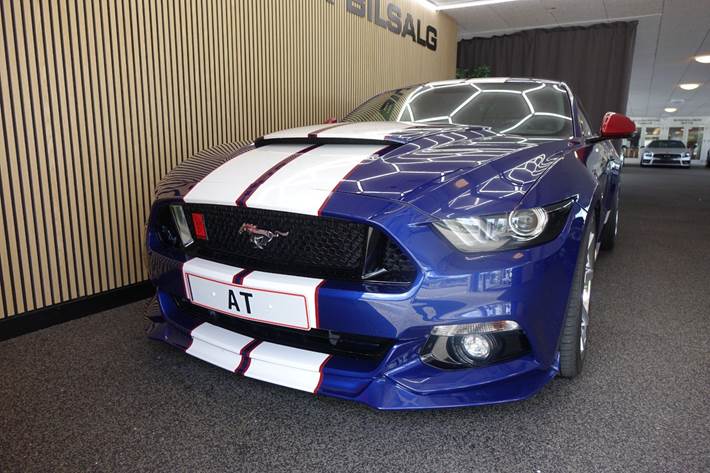 Blå Ford Mustang fra 2015