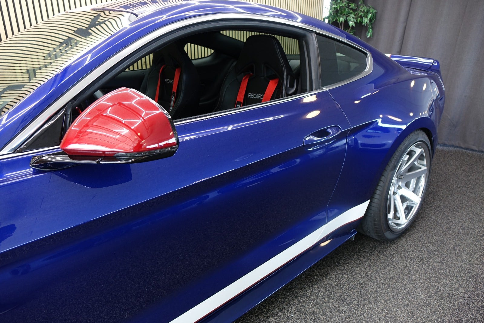 Blå Ford Mustang fra 2015