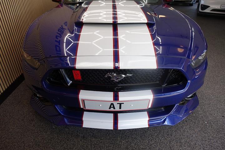 Blå Ford Mustang fra 2015