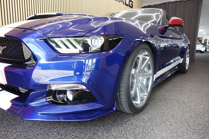 Blå Ford Mustang fra 2015