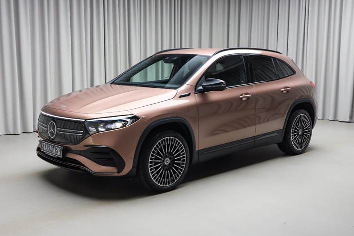Gul Mercedes EQA250 fra 2022 set udefra