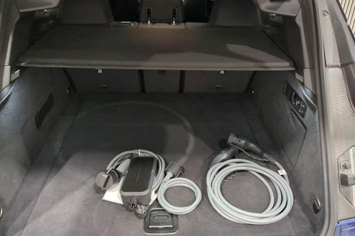 Blå BMW iX fra 2023