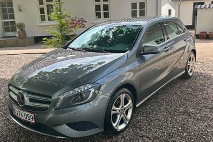 Grå Mercedes A180 fra 2015