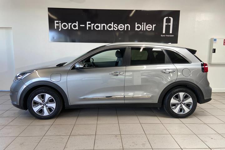 Grå Kia Niro fra 2019