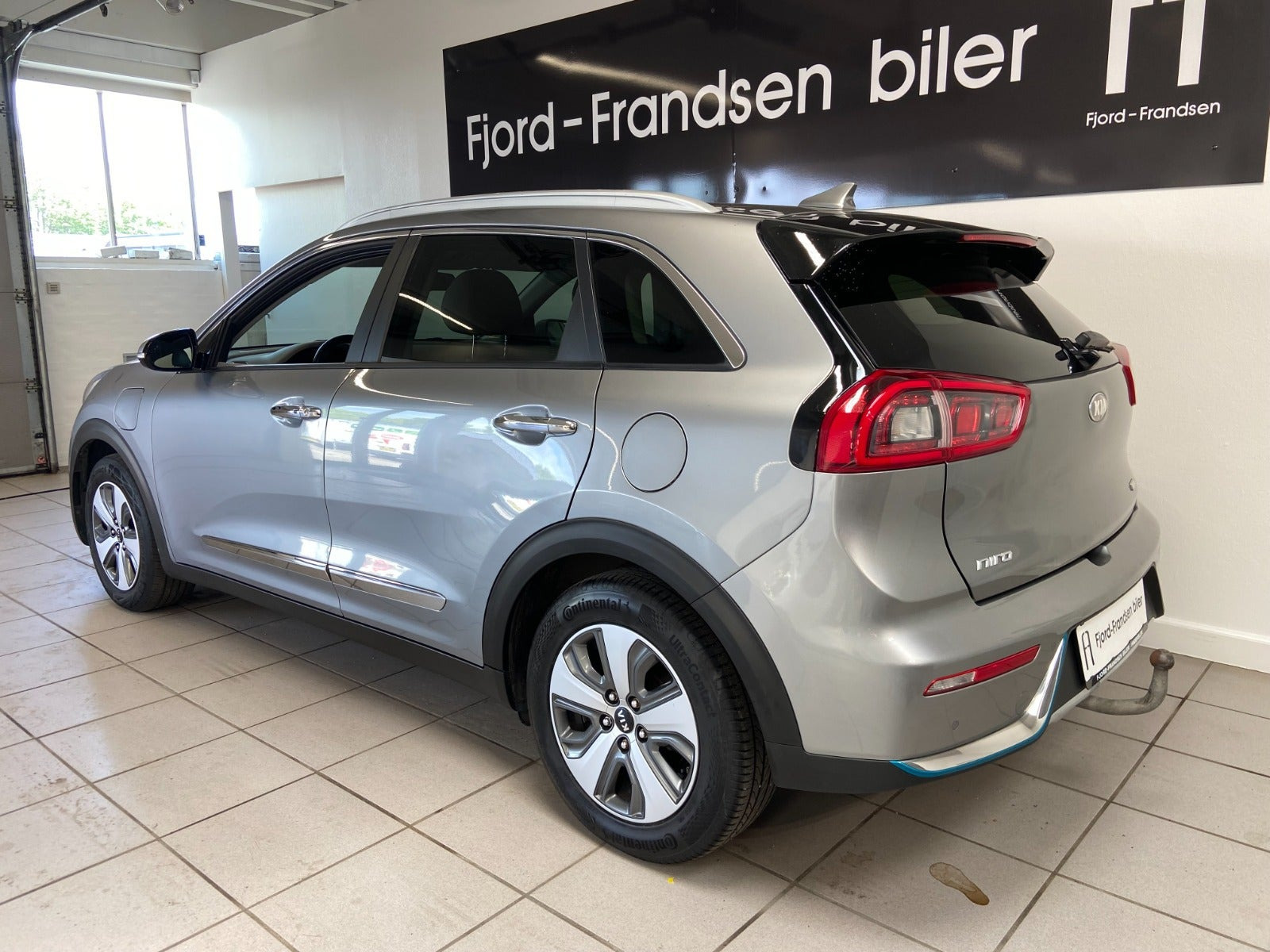 Grå Kia Niro fra 2019