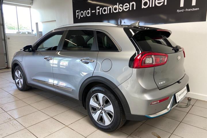 Grå Kia Niro fra 2019
