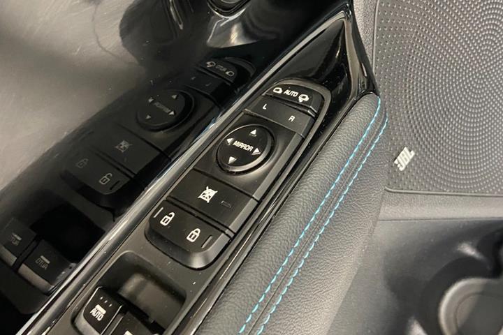 Grå Kia Niro fra 2019