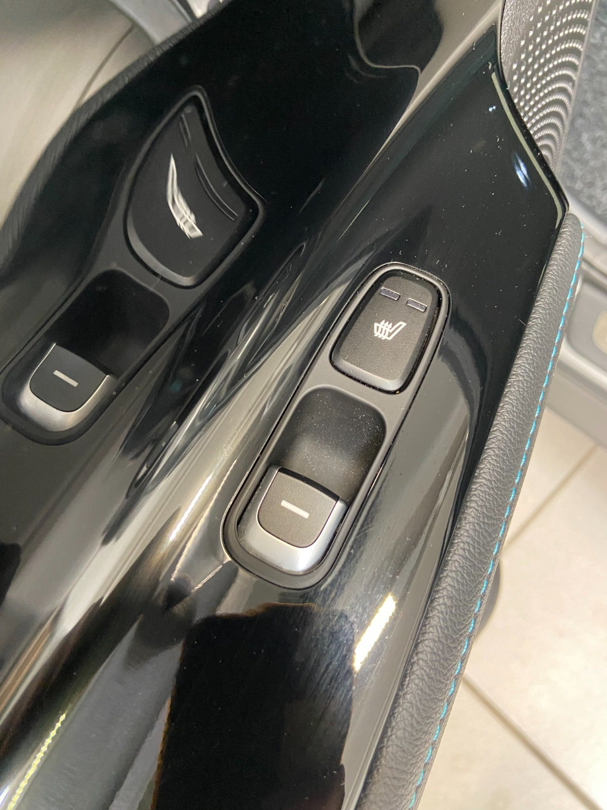 Grå Kia Niro fra 2019