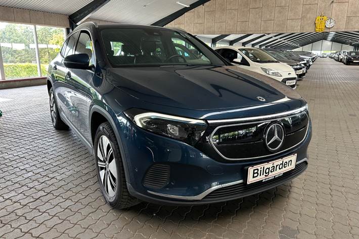 Blå Mercedes EQA250 fra 2022