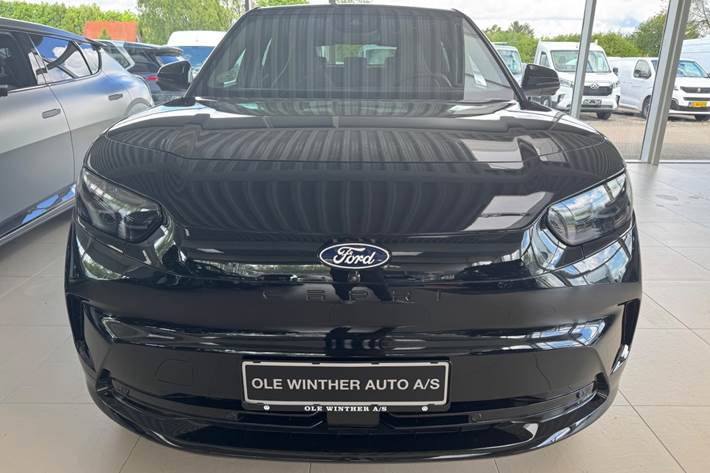 Sort Ford Capri fra 2025
